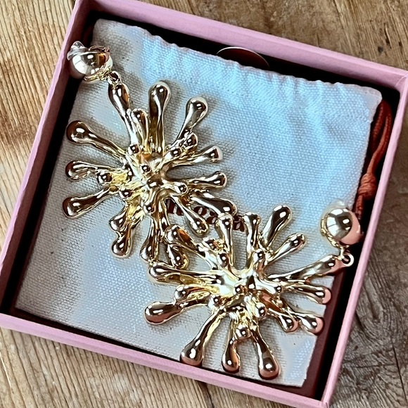 🌺🎉2XHP🎉🌺 NWT Cult Gaia Odeya Gold Statement Earrings - Picture 5 of 16